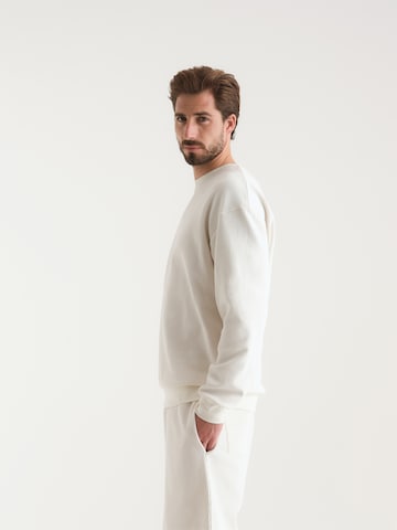 ABOUT YOU x Kevin TrappSweater majica - bijela boja