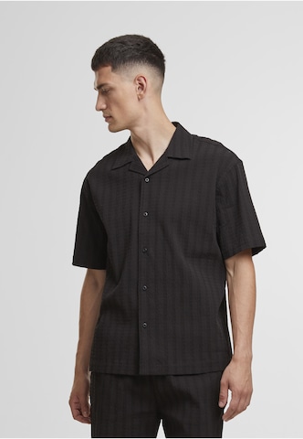 Urban Classics Pohodlné nošení Košile – černá