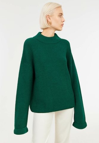 TOPTOP STUDIO Sweater in Green: front