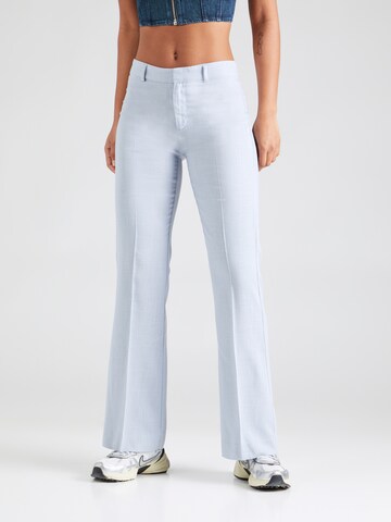 Bootcut Pantalon à plis Gina Tricot en bleu : devant