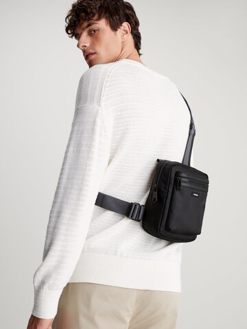 Calvin Klein Crossbody Bag in Black: front