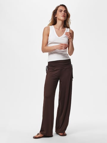 PIECES - Pierna ancha Pantalón 'PCRoya' en marrón