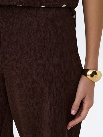 JDY Loosefit Hose 'JDYDEBBIE' in Braun