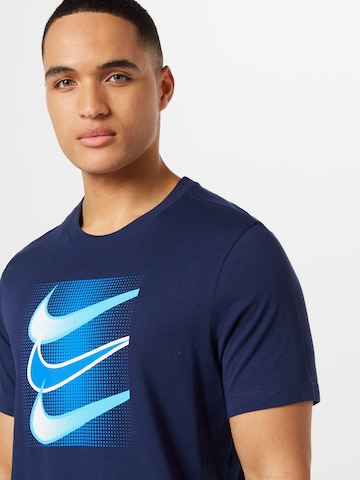 Nike Sportswear Bluser & t-shirts 'Swoosh' i blå