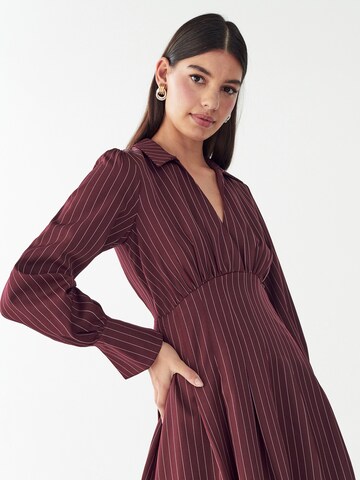 Willa - Vestido 'SILVIA' em vermelho