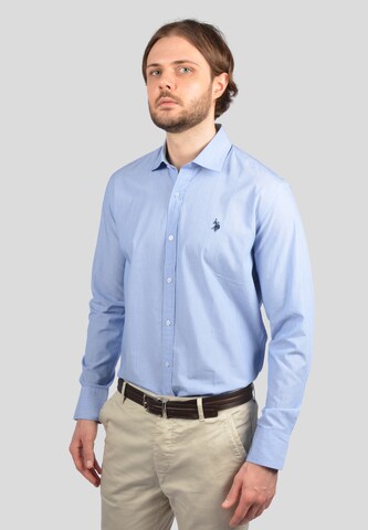 Coupe regular Chemise U.S. POLO ASSN. en bleu : devant