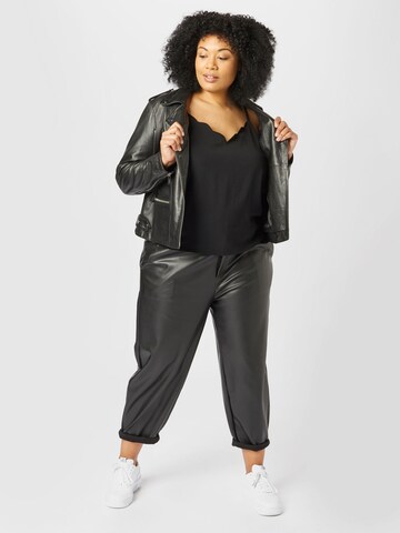 ABOUT YOU Curvy Top 'Tela' in Zwart
