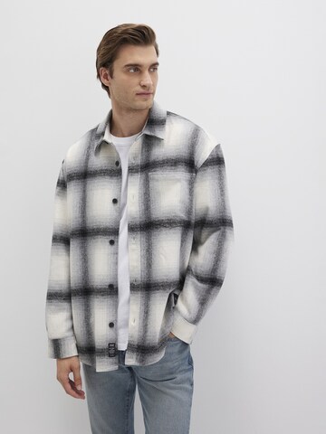 Mavi Comfort Fit Hemd in Weiß: Vorderseite