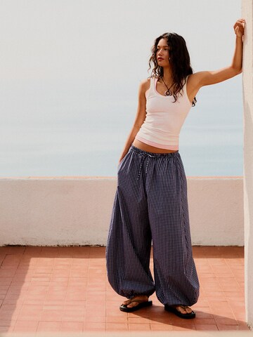 Bershka Barrel Hose in Blau