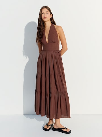 Bershka Kleid 'VESTIDO' in Braun: Vorderseite
