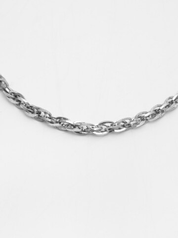 Lanțuri de la Pull&Bear pe argintiu