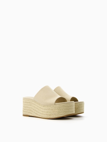 Bershka Muiltjes in Beige