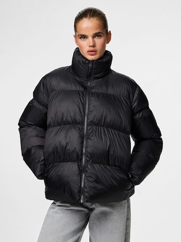 PIECES - Chaqueta de invierno 'PCMilla' en negro: frente