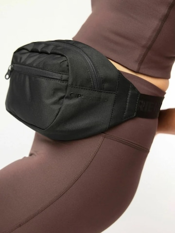 Girlfriend Collective Bag ' Belt Bag ' in Schwarz