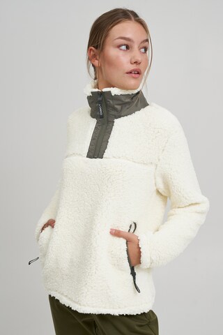 Oxmo Sweater in White: front