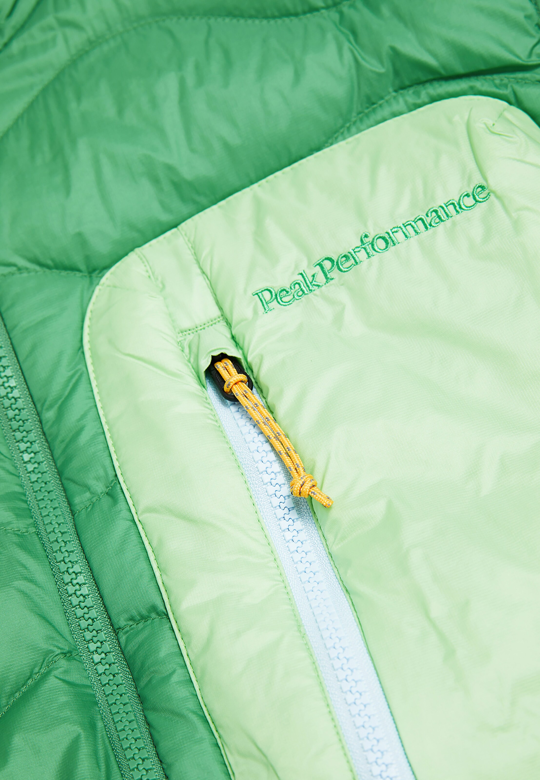 PEAK PERFORMANCE Daunenweste M Helium Utility Down Vest in Grün