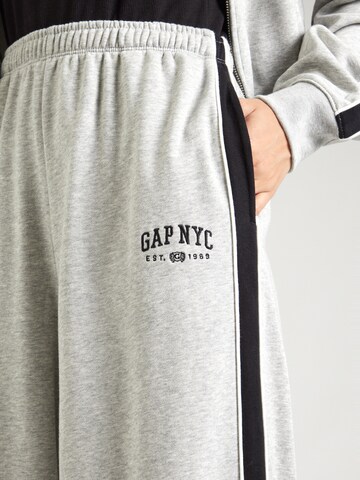 Wide leg Pantaloni de la GAP pe gri