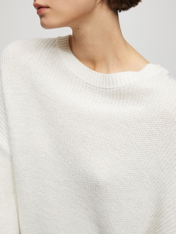 Pull&Bear Sweter w kolorze beżowy