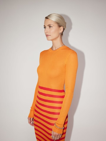 Rochie tricotat 'Christina' de la LeGer Premium pe portocaliu: lateral