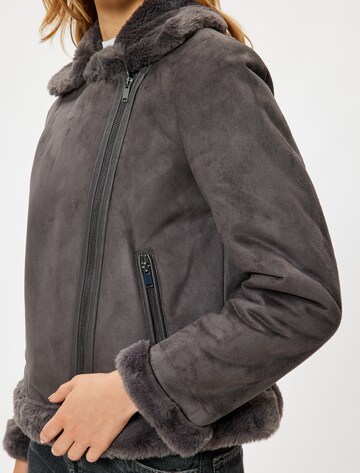 Koton Jacke in Grau