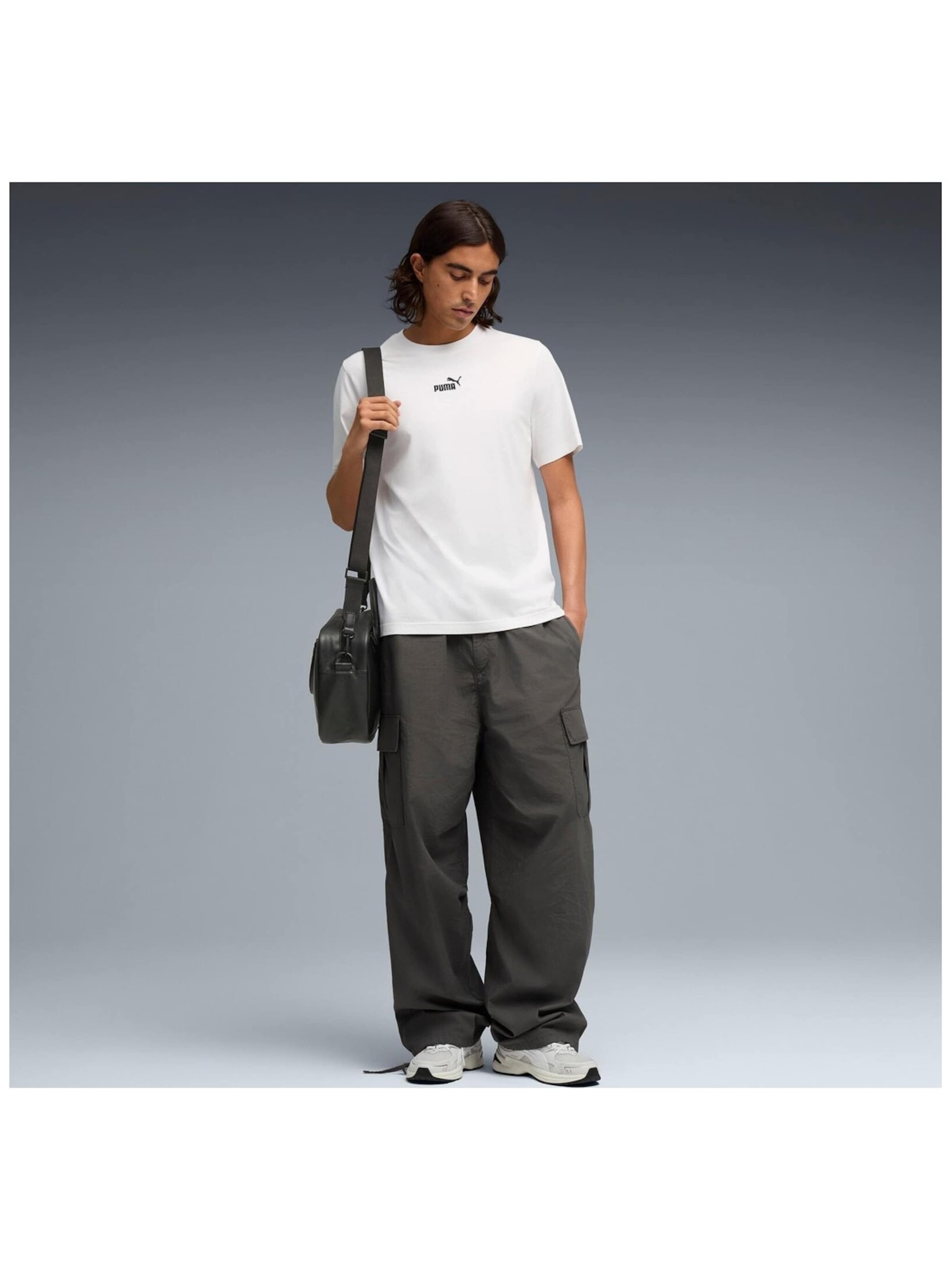 PUMA Shirt 'Puma Ess Small No.1 Logo Centered Tee' in Wit