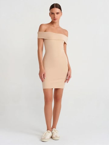 Dilvin - Vestido em bege: frente