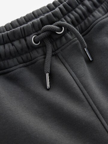 Tapered Pantaloni cargo di Next in grigio