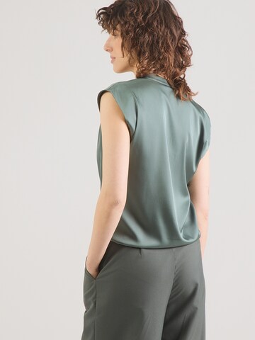 žalia ABOUT YOU Marškinėliai 'Ilona'