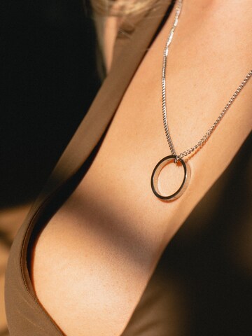 Divasya Kette 'Inhale - Exhale' in Silber