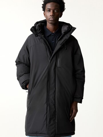 Parka invernale di Pull&Bear in nero: frontale