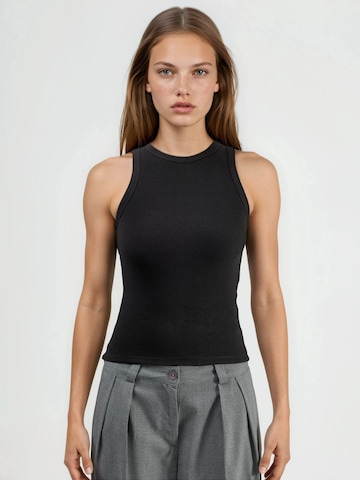 Top di Busem in nero: frontale