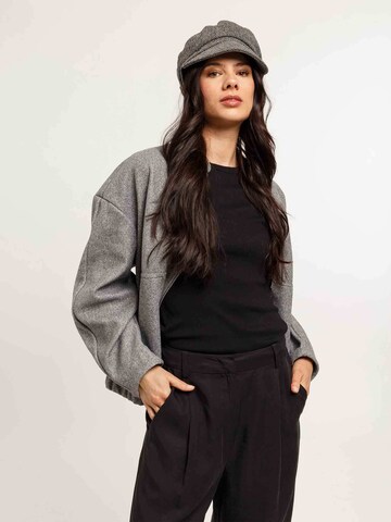 LOEVENICH Beanie in Black: front