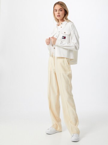 TOMMY HILFIGER Loose fit Trousers with creases 'TOMMY HILFIGER X ABOUT YOU WL BELTED PANT' in Beige