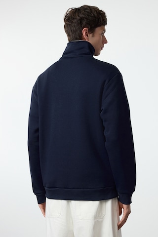 Trendyol Sweatshirt i blå