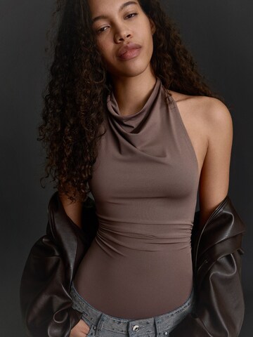 Bershka T-shirtbody i beige