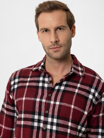 Moxx Paris - Ajuste regular Camisa 'Jules' en rojo
