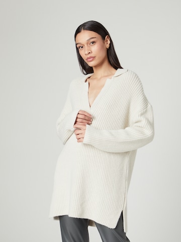 Guido Maria Kretschmer Collection Oversized Sweater 'Chani' in White: front