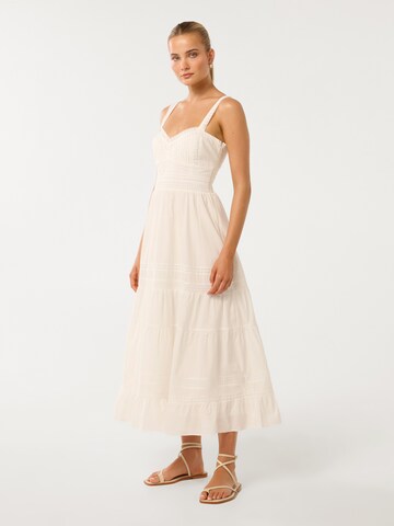 Robe 'Brianna' Forever New en blanc