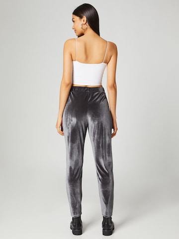 Tapered Pantaloni cu dungă 'Rosina' de la Guido Maria Kretschmer Women pe gri