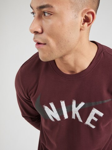 Tricou funcțional de la NIKE pe roșu