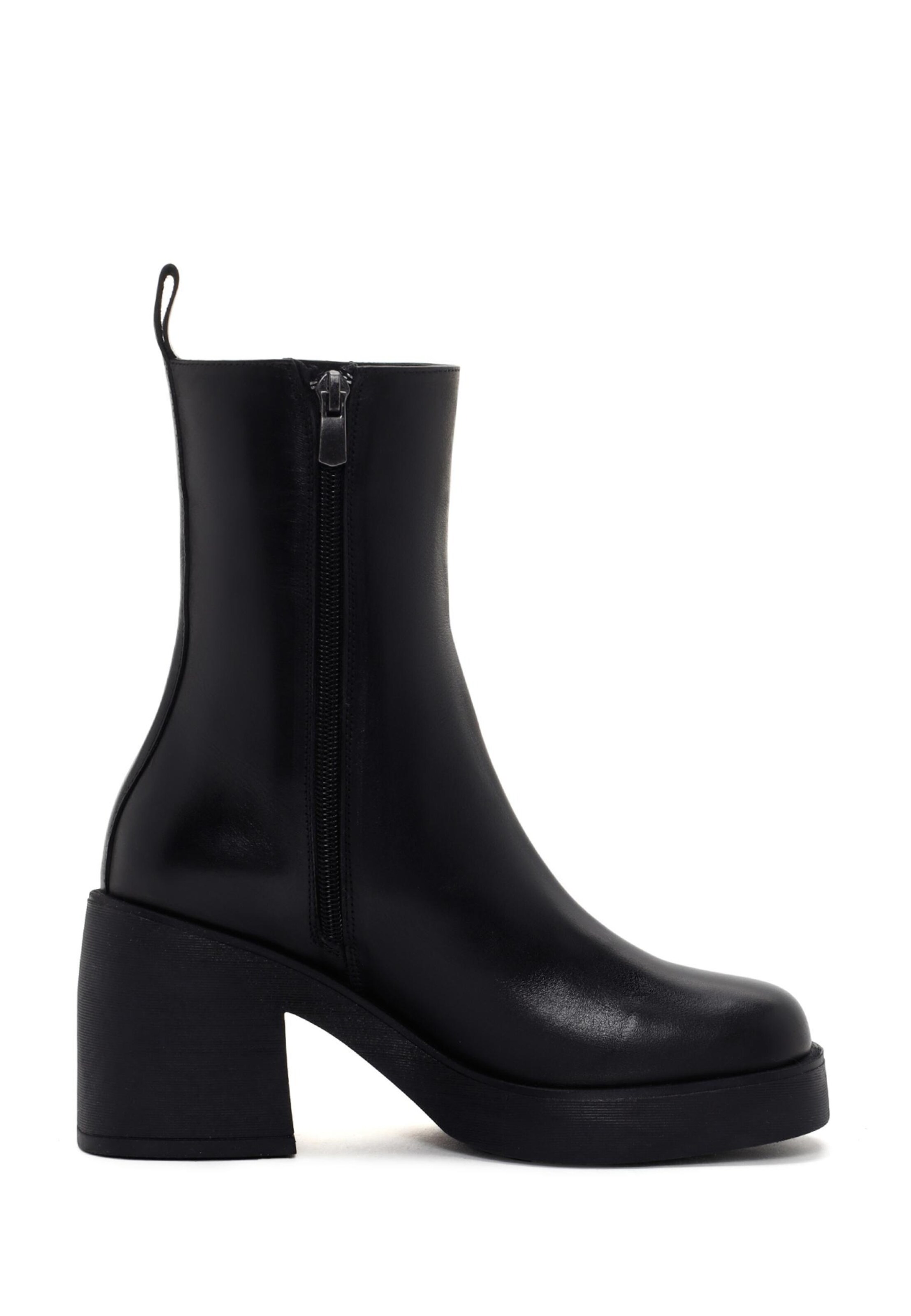 Derimod Ankle Boots in Schwarz