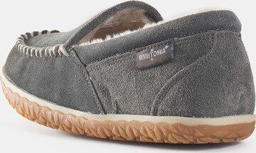 Mocassin 'Tempe' Minnetonka en gris