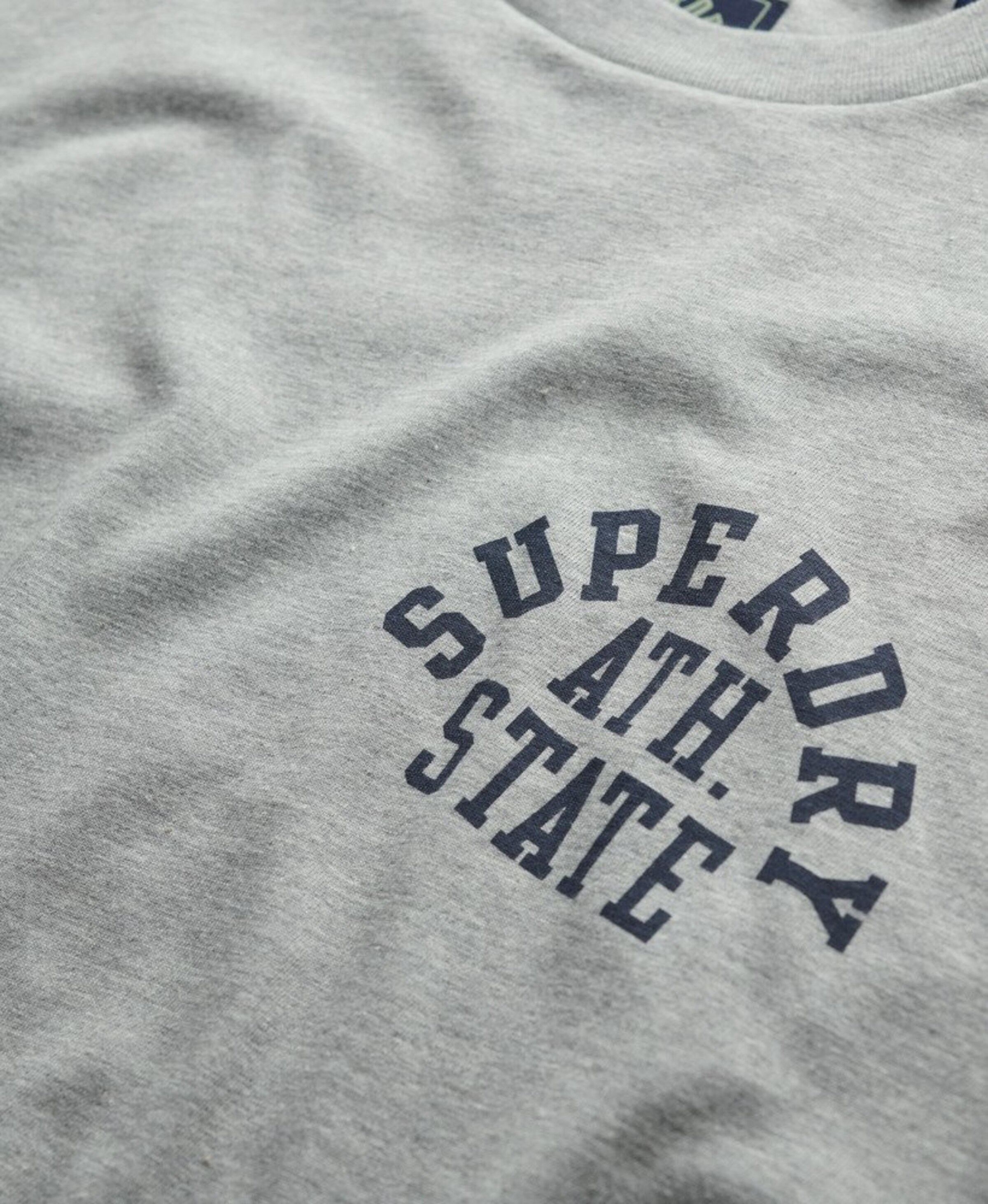 T-Shirt 'Athletic Essentials' Superdry en gris