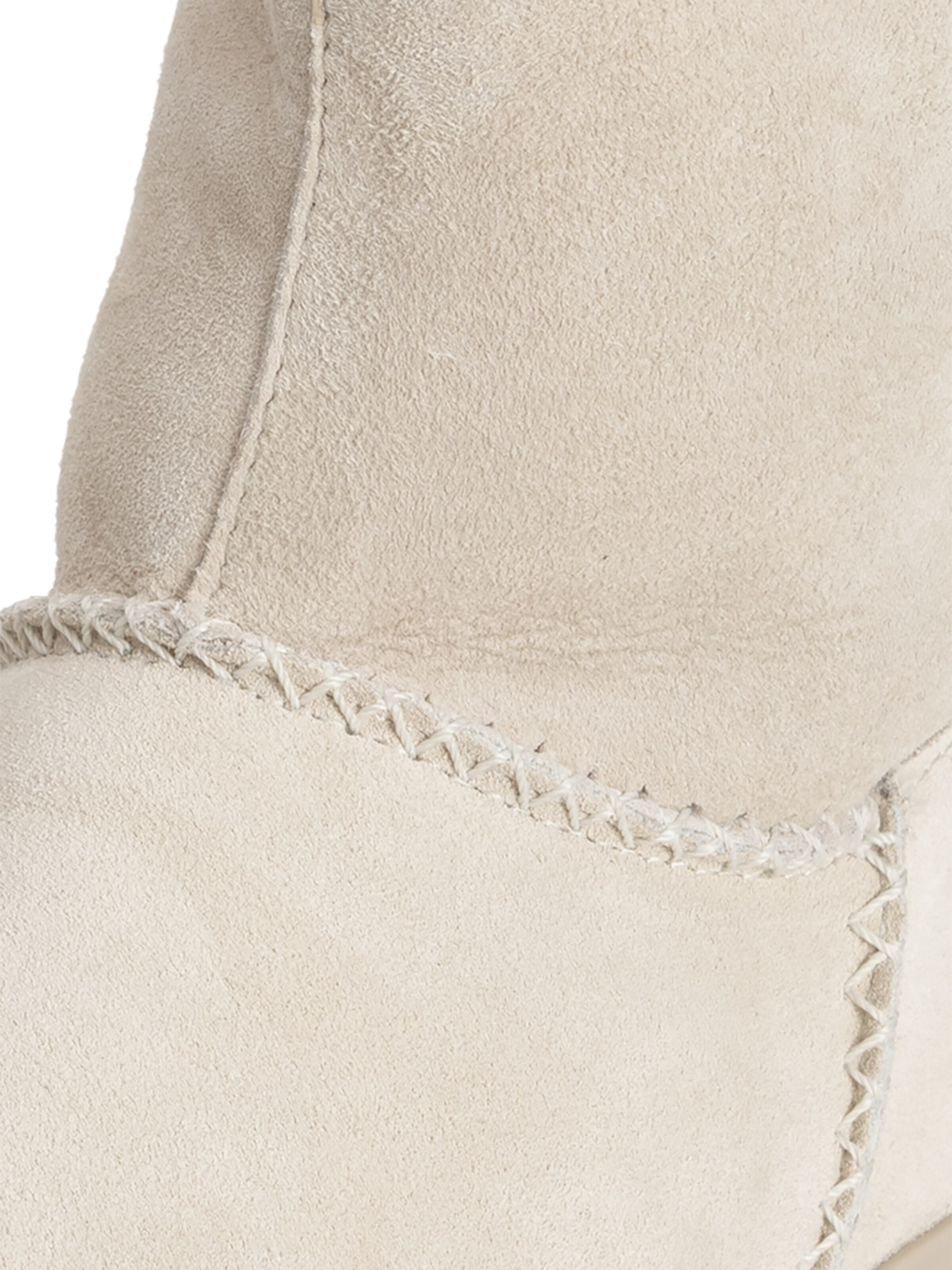 VITAFORM Boots in White