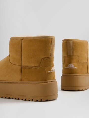 Bershka Snow Boots in Brown