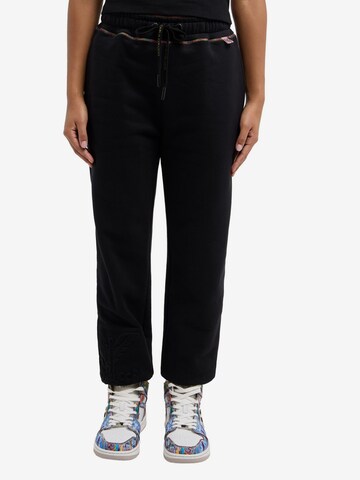 Carlo Colucci Regular Pants ' Deporta ' in Black: front