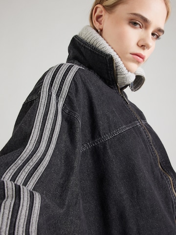 ADIDAS ORIGINALS Преходно яке в черно
