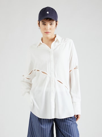 TOPSHOP Blouse in White: front