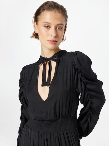 Rochie de la Sofie Schnoor pe negru