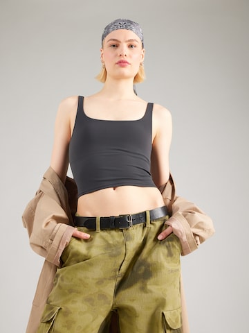 WEEKDAY Τοπ 'Chani' σε γκρι: μπροστά